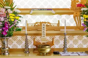 献杯を行う弔事の会食の祭壇のイメージ